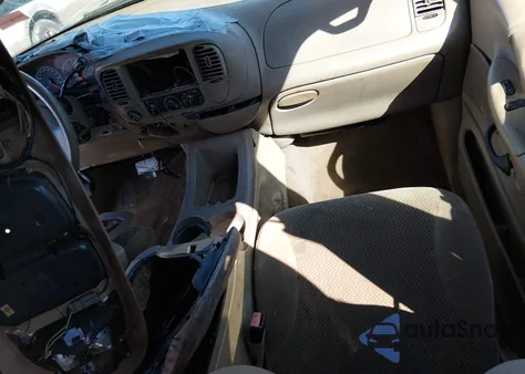 2001 Ford Expedition Xlt z USA, uszkodzony, nr VIN 1FMPU16L01LB07250